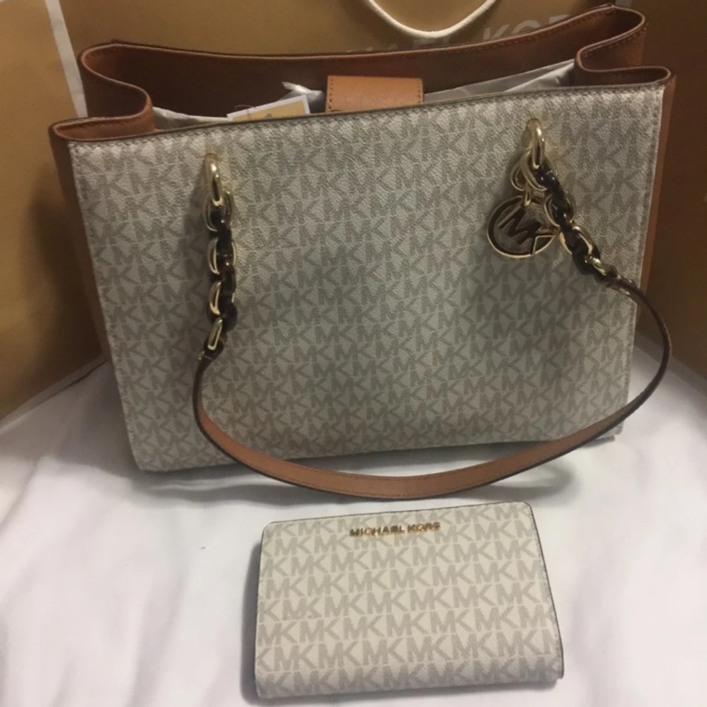 Michael Kors bundle - Picture 6 of 6